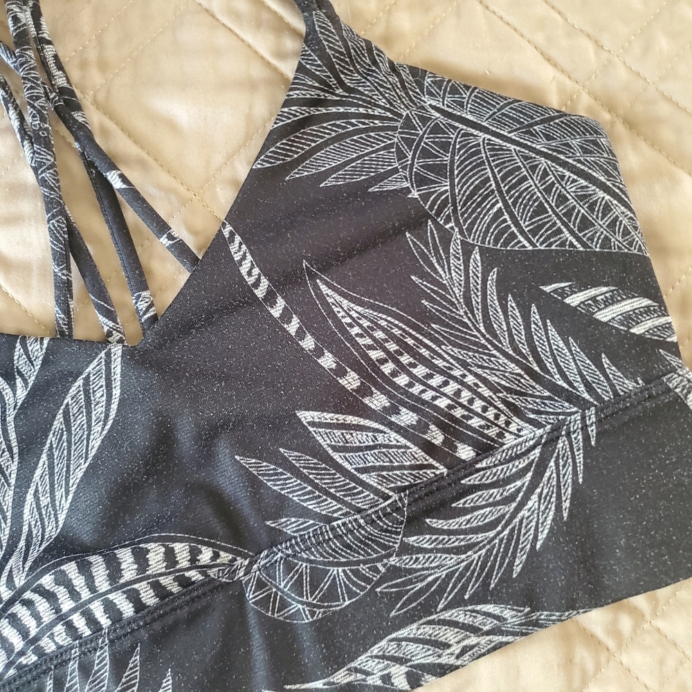 JOYLAB leaf print sports bra - Picture 3 of 11